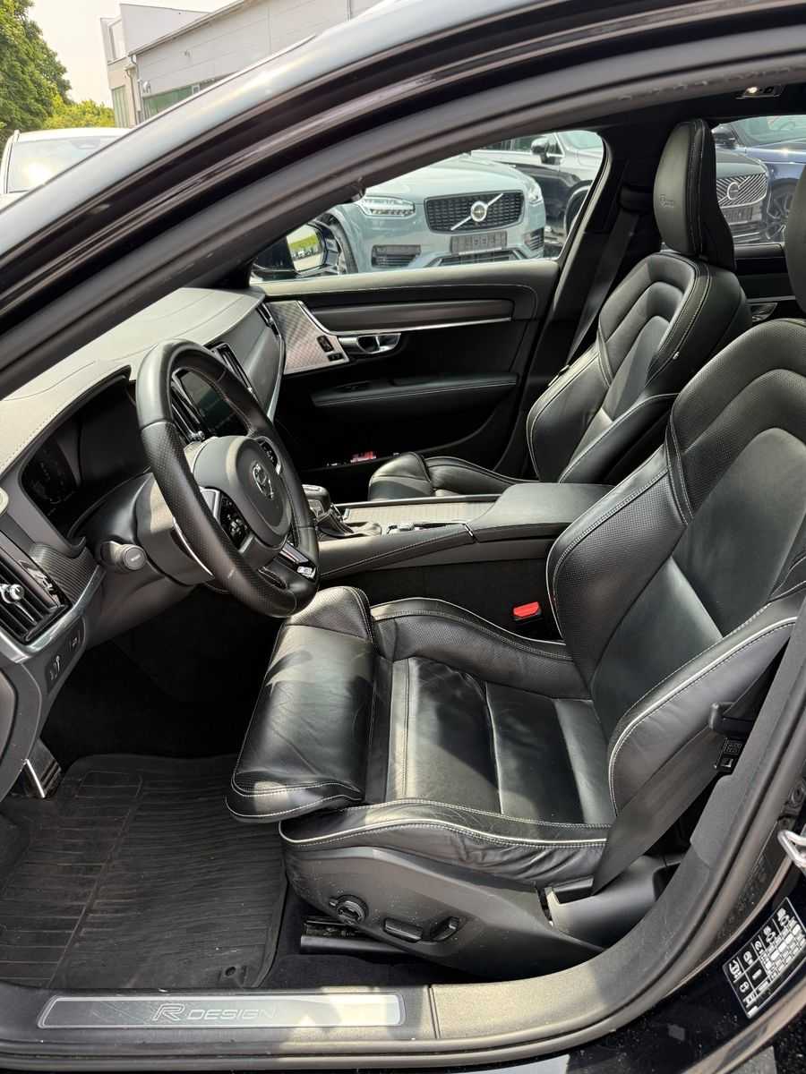 Volvo  D5 AWD R-DESIGN+B&W SOUND+8FACH+AHK+360°CAM