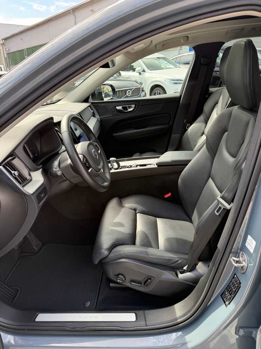 Volvo  PLUS DARK AWD +PANO+STANDHZG+LED+AHK+1.HD