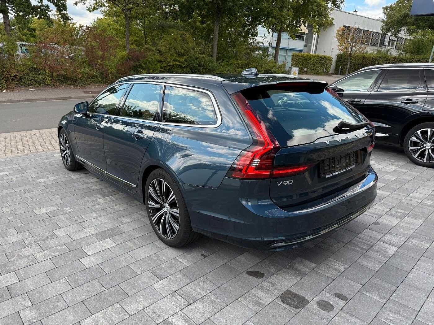 Volvo  INSCRIPTION PHEV + GOOGLE+PANO+B&W+AHK+360