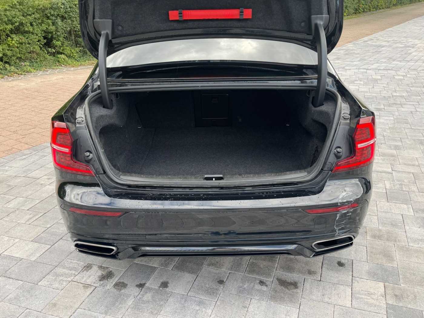 Volvo  R DESIGN +360+19'+NAVI+EL. SITZ+LED+DAB
