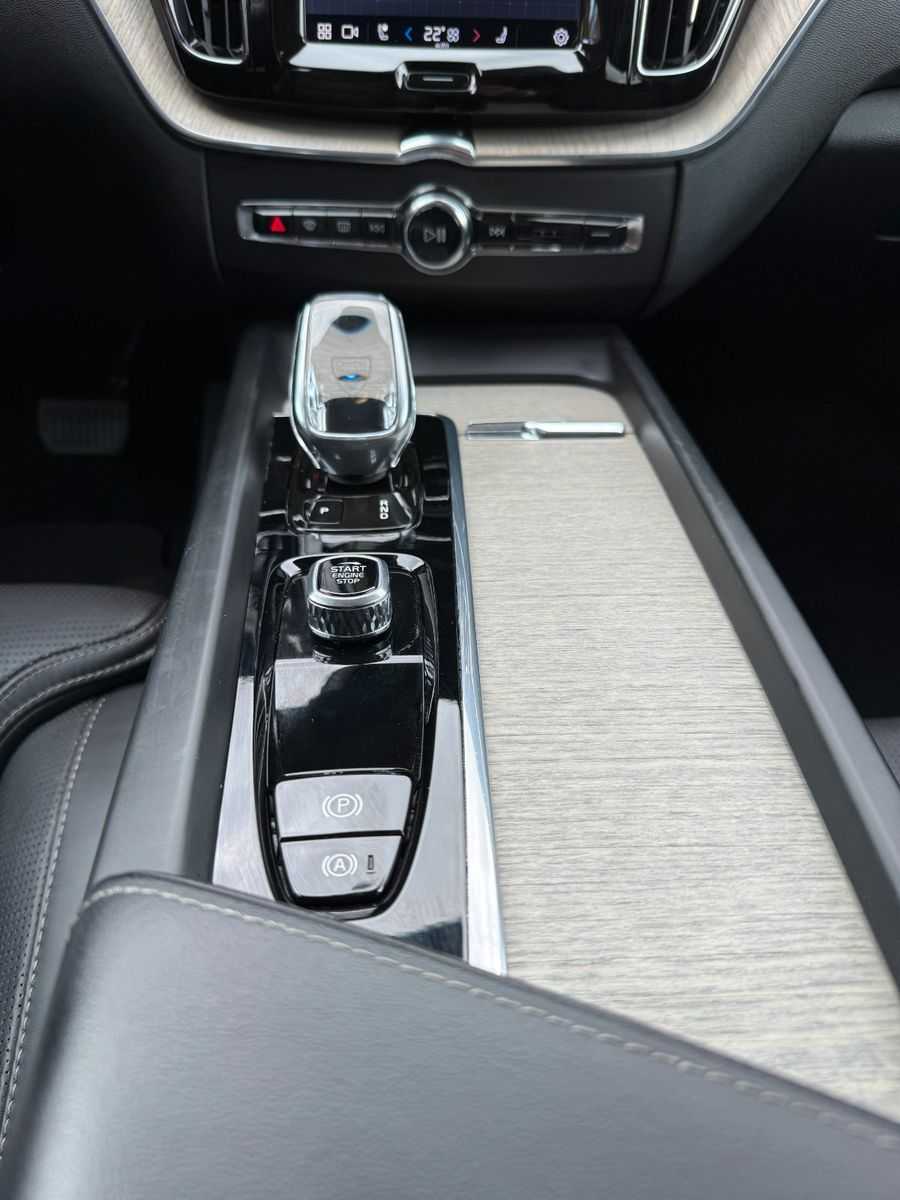 Volvo  B5 AWD INSCRIPTION+MASSAGE+STANDHZG+AHK+