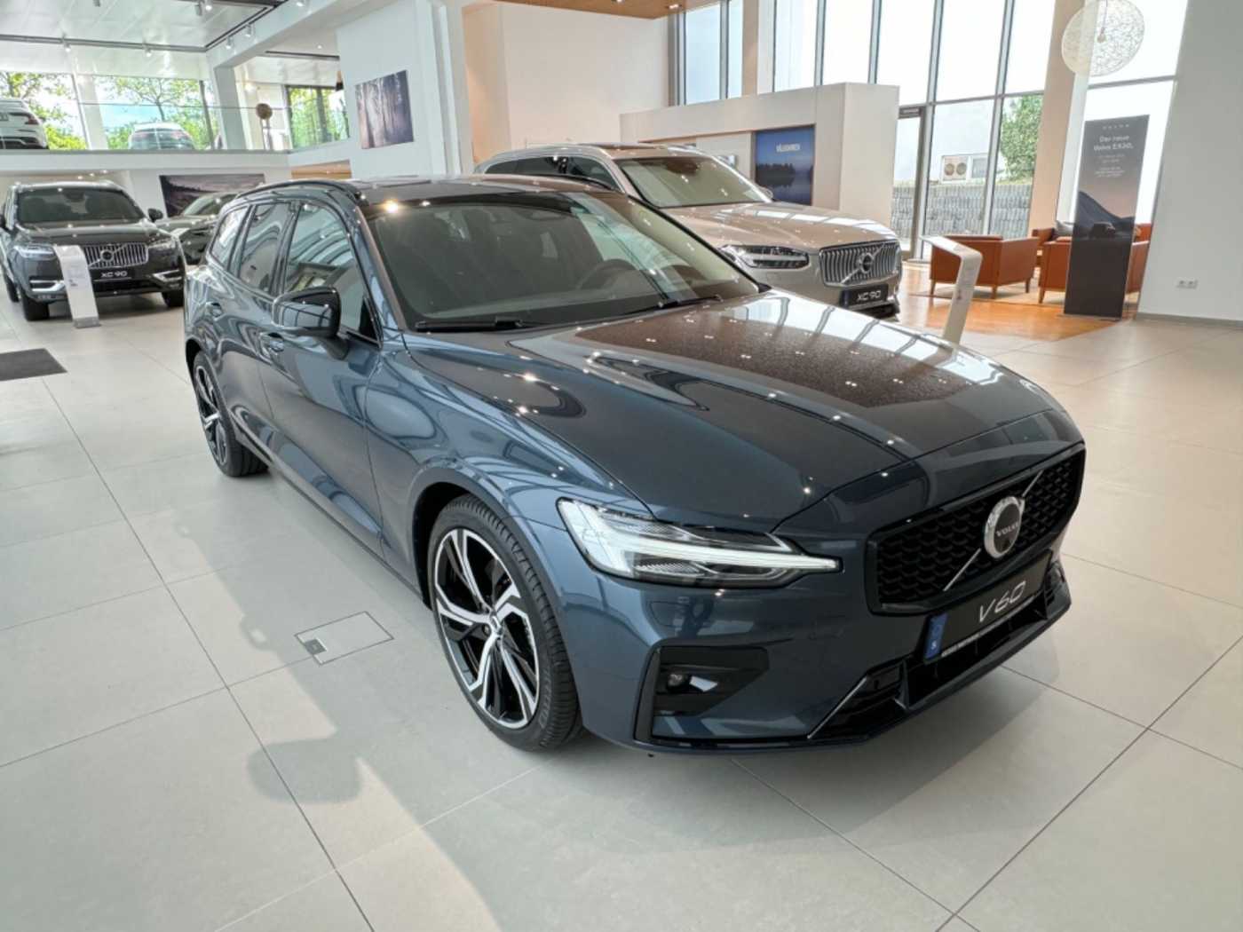 Volvo  ULTIMATE DARK +360+STANDHZG+AHK+19'PRIVACY