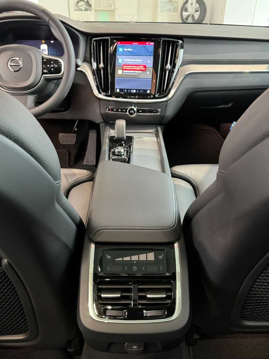 Volvo  ULTIMATE DARK +360+STANDHZG+AHK+19'PRIVACY