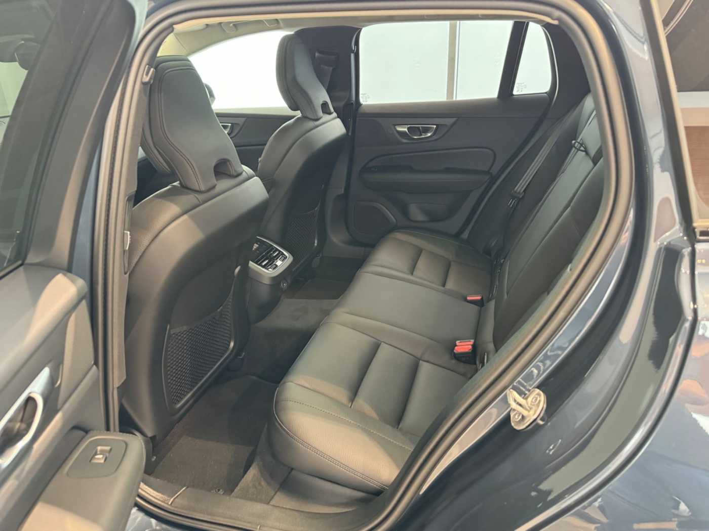 Volvo  ULTIMATE DARK +360+STANDHZG+AHK+19'PRIVACY