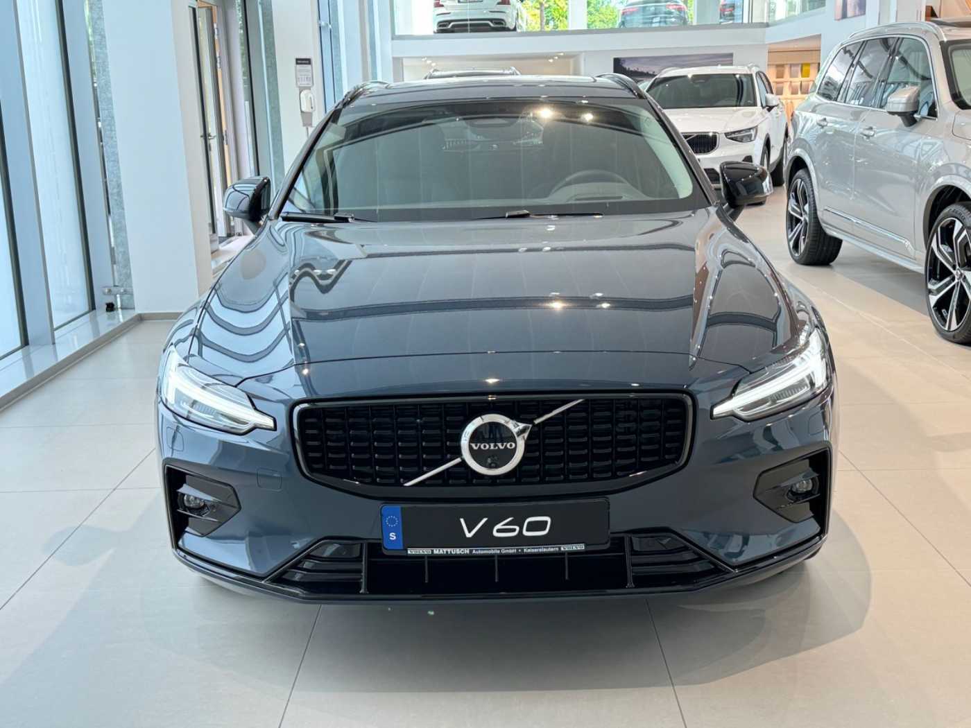 Volvo  ULTIMATE DARK +360+STANDHZG+AHK+19'PRIVACY