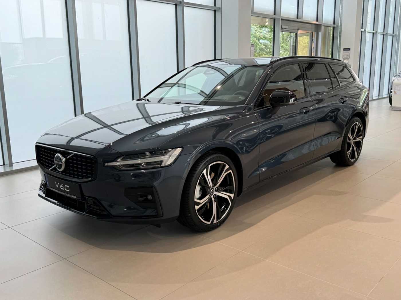 Volvo  ULTIMATE DARK +360+STANDHZG+AHK+19'PRIVACY
