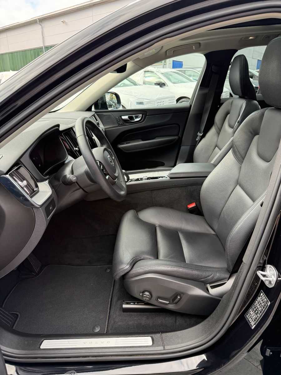 Volvo  PLUS DARK AWD GOOGLE+PANO+HARMAN