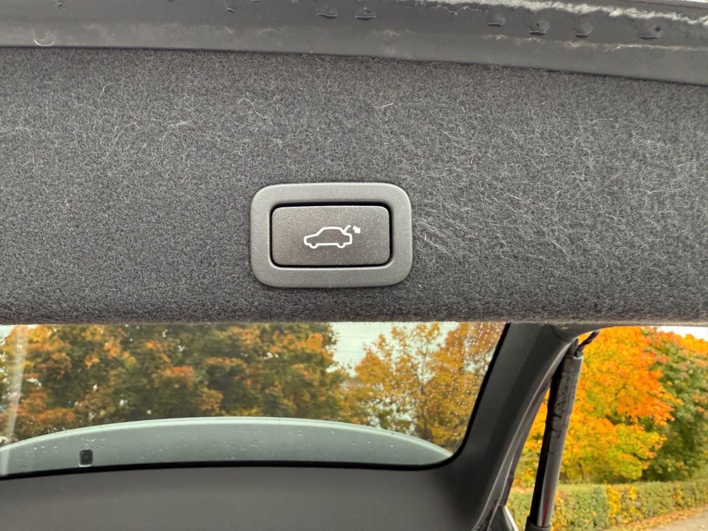 Volvo  D4 SUMMUM AUTO+KISI+PANO+PRIVACY+NAVI+LEDER