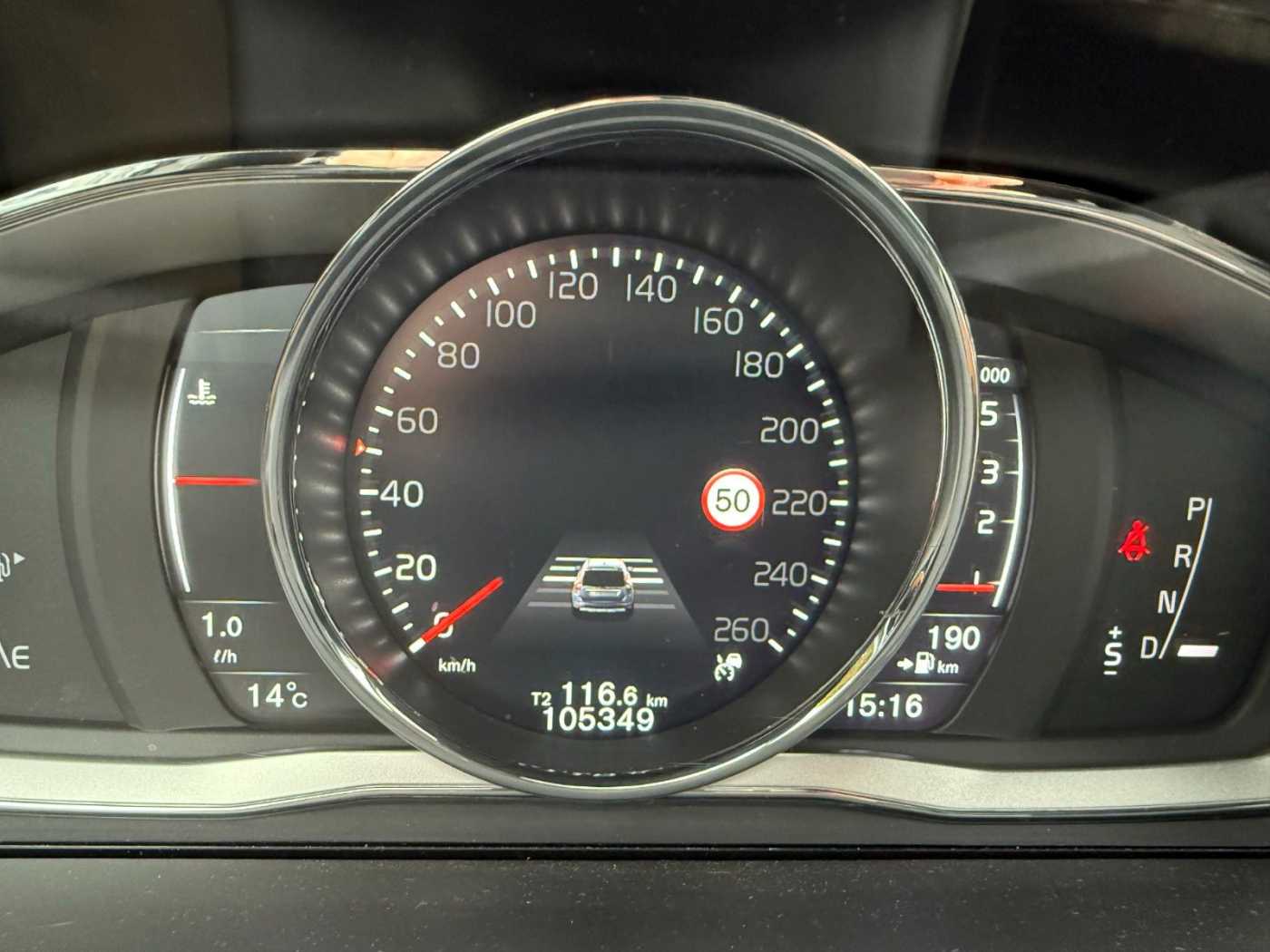 Volvo  D4 SUMMUM AUTO+KISI+PANO+PRIVACY+NAVI+LEDER