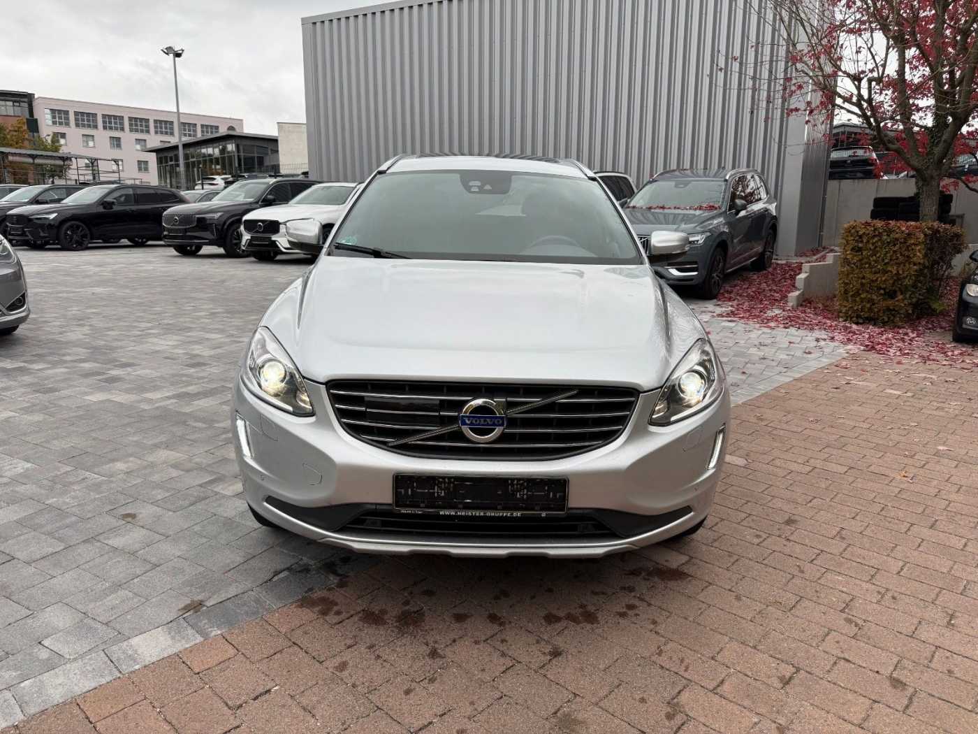 Volvo  D4 SUMMUM AUTO+KISI+PANO+PRIVACY+NAVI+LEDER