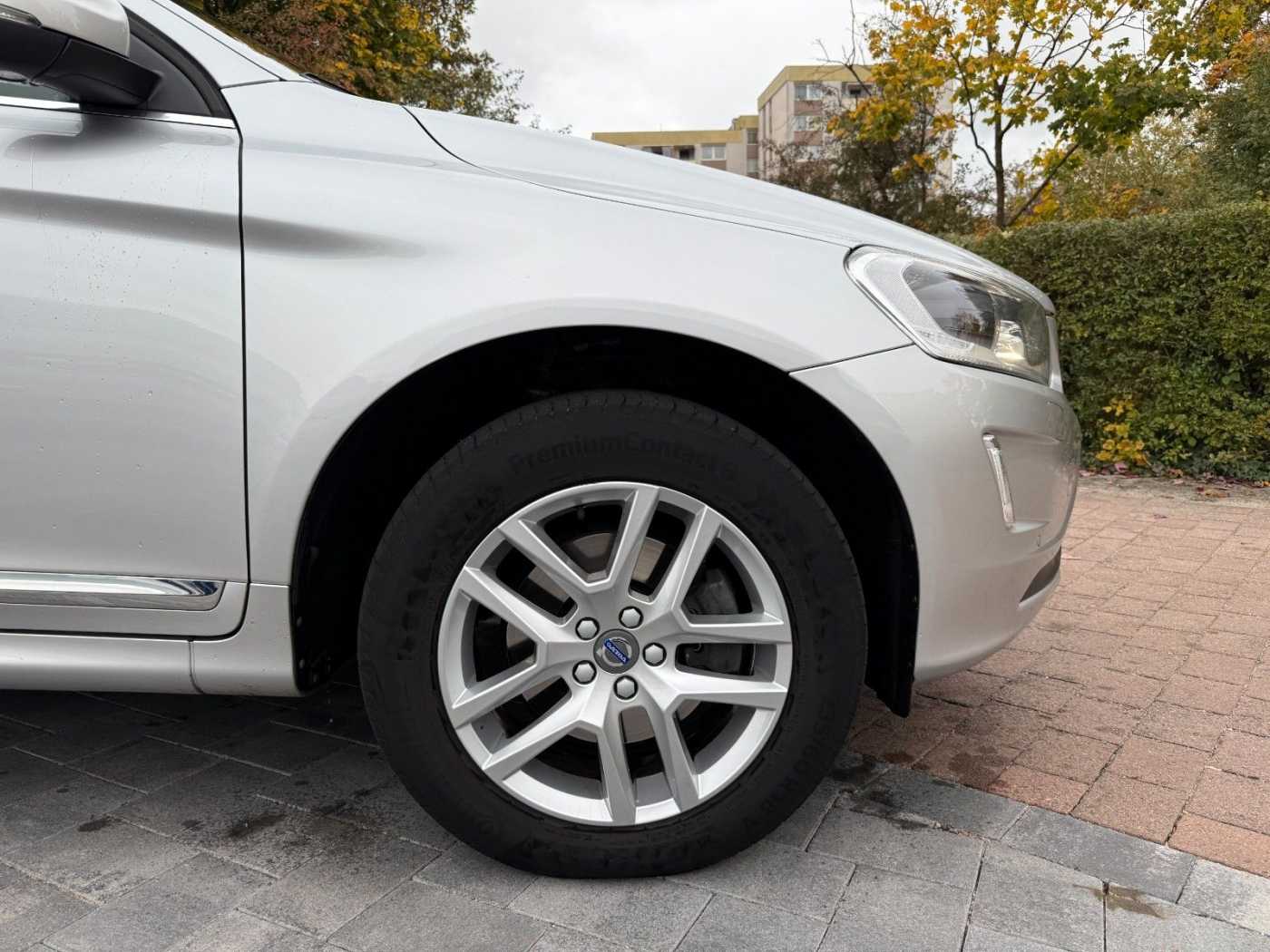 Volvo  D4 SUMMUM AUTO+KISI+PANO+PRIVACY+NAVI+LEDER