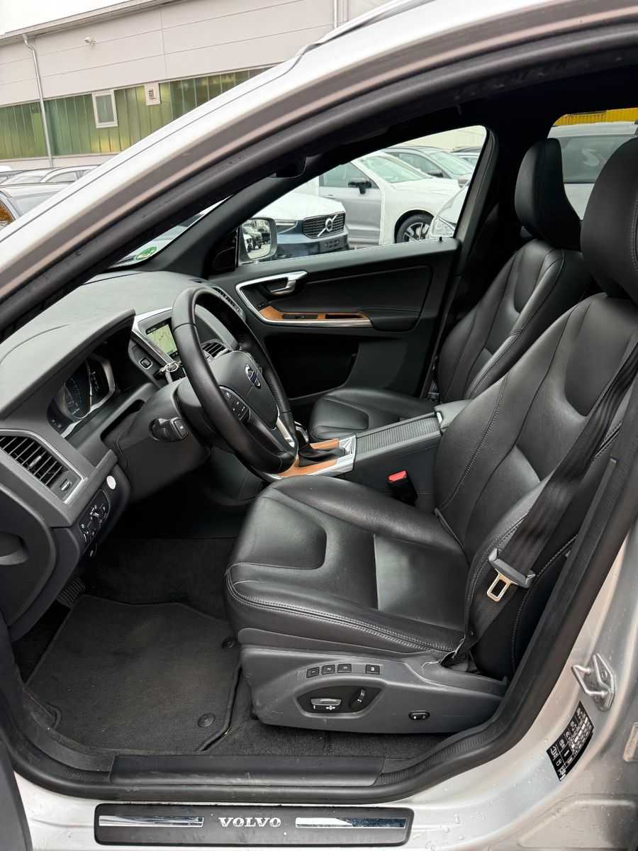 Volvo  D4 SUMMUM AUTO+KISI+PANO+PRIVACY+NAVI+LEDER