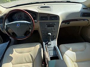 Volvo  D5 PREMIUM +SUBWOOFER+NAVI+XENON+SD+1.HAND