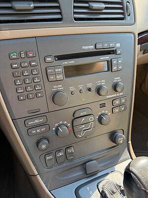 Volvo  D5 PREMIUM +SUBWOOFER+NAVI+XENON+SD+1.HAND