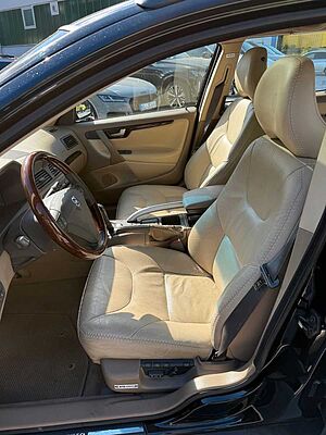 Volvo  D5 PREMIUM +SUBWOOFER+NAVI+XENON+SD+1.HAND
