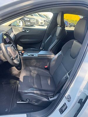 Volvo  B4 MOMENTUM PRO AWD