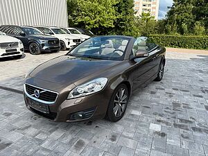 Volvo  D3 SUMMUM+HEICO 144KW+8FACH+UNFALLFREI+LEDER