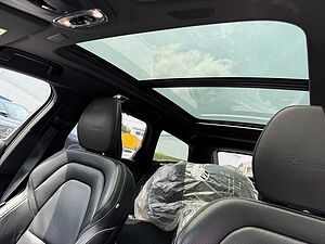 Volvo  D5 AWD R-DESIGN+B&W SOUND+8FACH+AHK+360°CAM