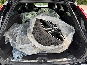 Volvo  D5 AWD R-DESIGN+B&W SOUND+8FACH+AHK+360°CAM