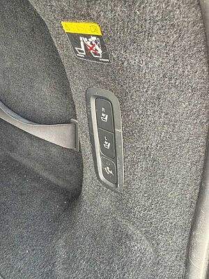 Volvo  D5 AWD R-DESIGN+B&W SOUND+8FACH+AHK+360°CAM
