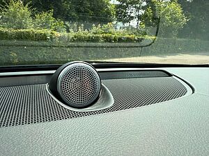 Volvo  D5 AWD R-DESIGN+B&W SOUND+8FACH+AHK+360°CAM