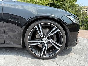 Volvo  D5 AWD R-DESIGN+B&W SOUND+8FACH+AHK+360°CAM