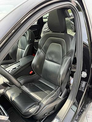 Volvo  D5 AWD R-DESIGN+B&W SOUND+8FACH+AHK+360°CAM
