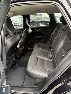 Volvo  B5 AWD INSCRIPTION+MASSAGE+STANDHZG+AHK+