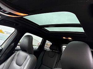 Volvo  D4 SUMMUM AUTO+KISI+PANO+PRIVACY+NAVI+LEDER