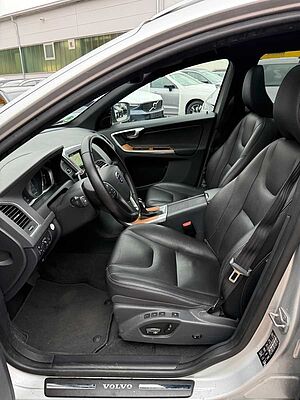 Volvo  D4 SUMMUM AUTO+KISI+PANO+PRIVACY+NAVI+LEDER