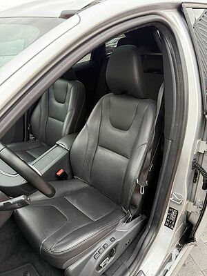 Volvo  D4 SUMMUM AUTO+KISI+PANO+PRIVACY+NAVI+LEDER