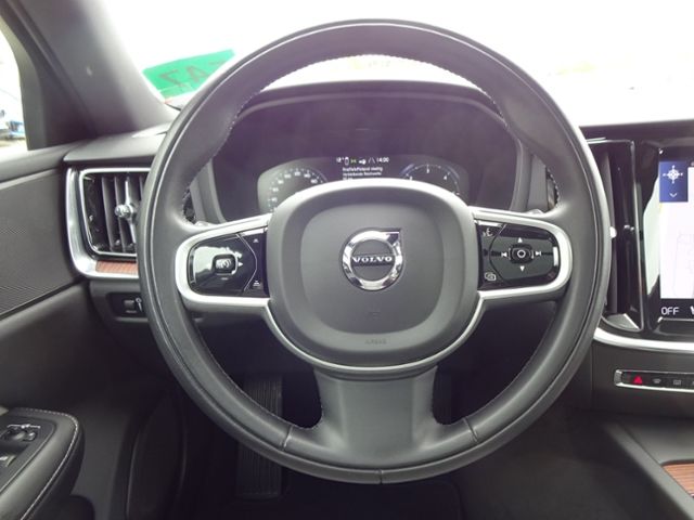 Volvo  PRO B4 AHK AWD ACC Kamera Pano