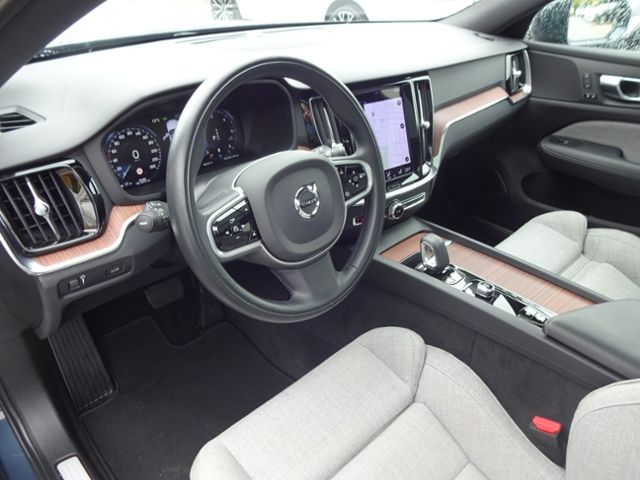 Volvo  PRO B4 AHK AWD ACC Kamera Pano