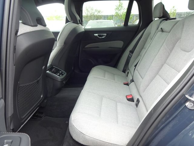 Volvo  PRO B4 AHK AWD ACC Kamera Pano