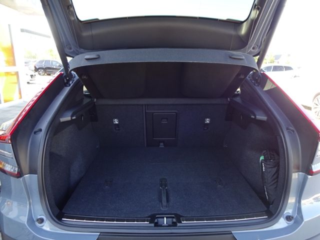Volvo  P8 Ultimate Pure Electric Twin Engin AWD ACC