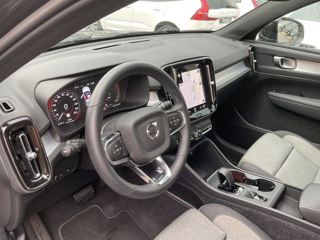 Volvo  T4 Core Plug-In 2WD AHK 360° Navi Keyless