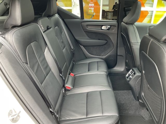 Volvo  R Design B4 AT 2WD 360° Leder Pano LED