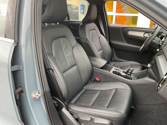 Volvo  T4 Core Plug-In AHK LEDER KAMERA CARPLAY