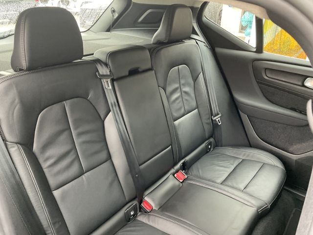 Volvo  T4 Core Plug-In AHK LEDER KAMERA CARPLAY