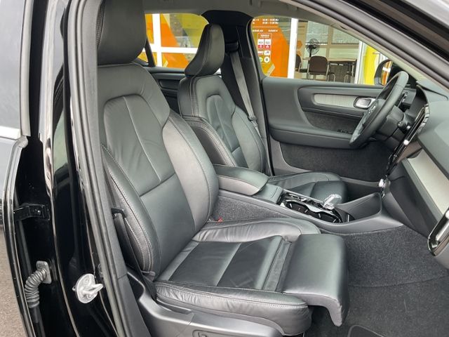 Volvo  B4 Plus Bright AWD AHK LEDER STANDHZ