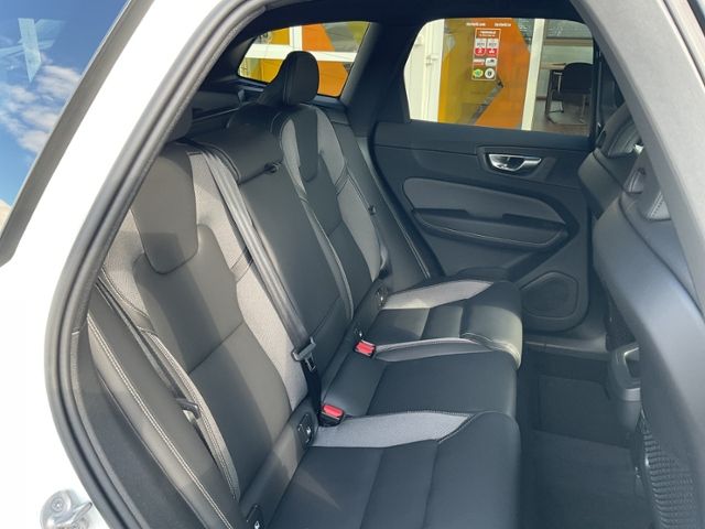 Volvo  B4 Plus Dark AWD ACC 360° Allwetterreifen