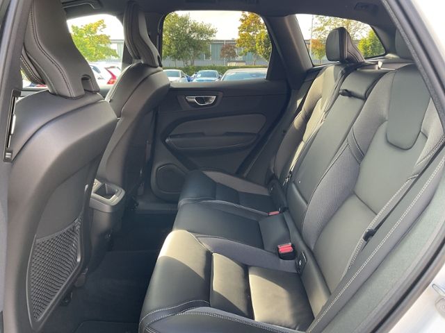 Volvo  B4 Plus Dark AWD ACC 360° Allwetterreifen