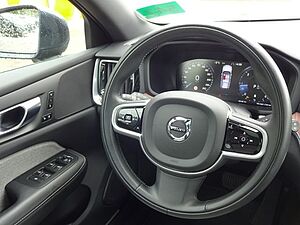 Volvo  PRO B4 AHK AWD ACC Kamera Pano