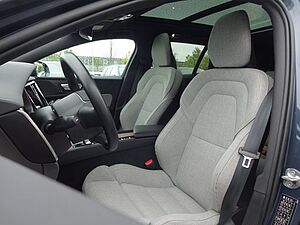 Volvo  PRO B4 AHK AWD ACC Kamera Pano