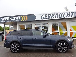Volvo  PRO B4 AHK AWD ACC Kamera Pano