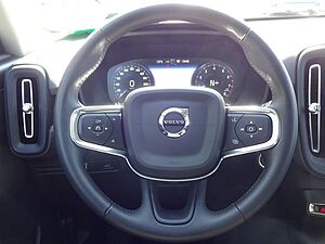 Volvo  T3 Momentum Core 2WD BLIS Navi Kamera