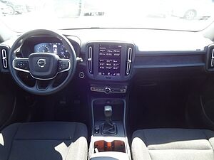 Volvo  T3 Momentum Core 2WD BLIS Navi Kamera