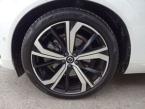 Volvo  B5 Ultimate Dark AWD 360° Head Up Pano ACC
