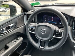 Volvo  B4 Plus Dark 2WD ACC 360° PANO Google