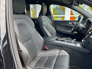 Volvo  B4 Plus Dark 2WD ACC 360° PANO Google